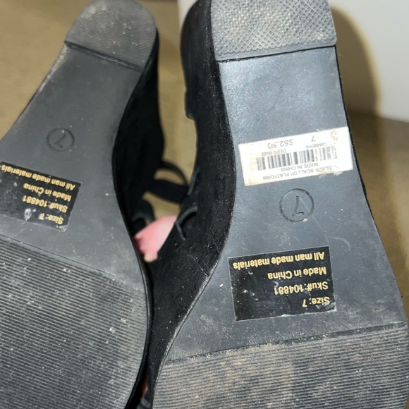 Torrid size 7W black platform wedges - Picture 3 of 5